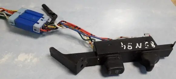 Nissan Primera Electric window control switch
