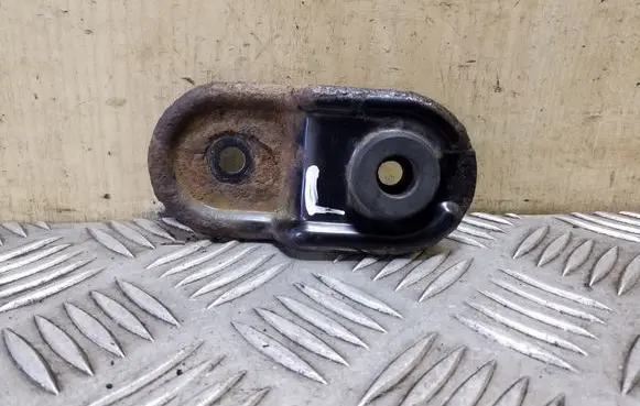 Radiator mount bracket