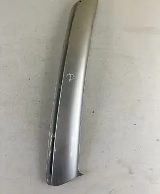 Jeep Grand Cherokee (WJ) Rear side glass trim 5E720TRMAC 6178M02