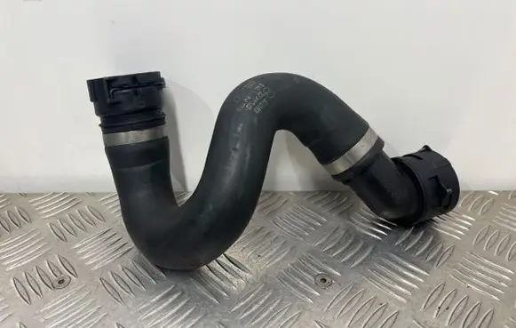 Audi Q7 4L Engine coolant pipe/hose 7L8122101D