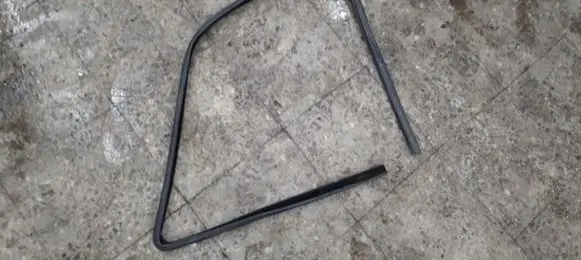 Opel Meriva A Front door glass trim molding 13170905