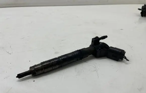 Mercedes-Benz ML W164 Fuel injector A6420701387