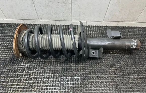 Volvo XC60 Front shock absorber with coil spring 31277627