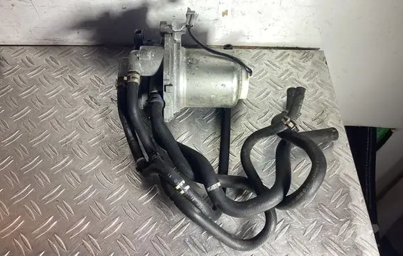 Toyota Land Cruiser (J200) Oil pump 