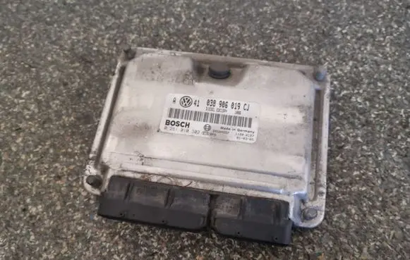 Volkswagen Golf IV Engine control unit/module 038906019CJ 0281010302