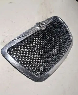 Chrysler 300 - 300C Front bumper upper radiator grill