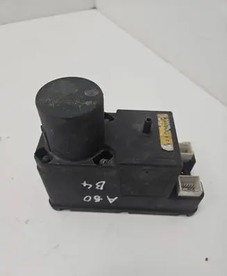 Audi 80 90 S2 B4 Central locking vacuum pump 8TZ00652204