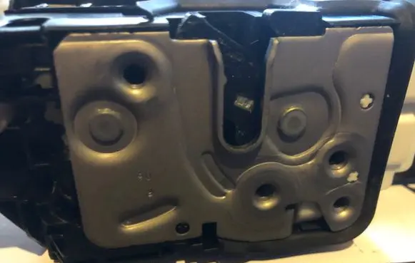 Volvo XC90 Front door lock 31462456 31484042