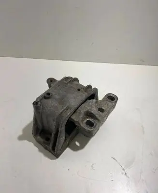Volkswagen Touran I Engine mount bracket 1K0199262