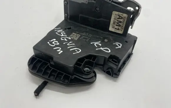 Opel Insignia B Front door lock 13597527