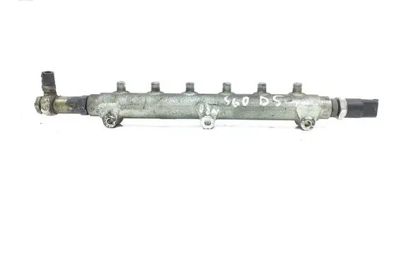 Volvo XC90 Fuel main line pipe 8658252 0445215010