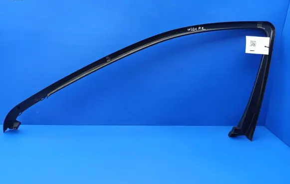 Mercedes-Benz S W221 Front door glass trim molding A2217250171 15702000