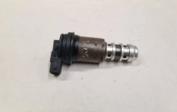 BMW 1 E82 E88 Camshaft vanos timing valve 13150137 1136170732312 11361707323