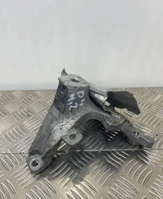 Audi A8 S8 D4 4H Engine mounting bracket 4H0199308AC