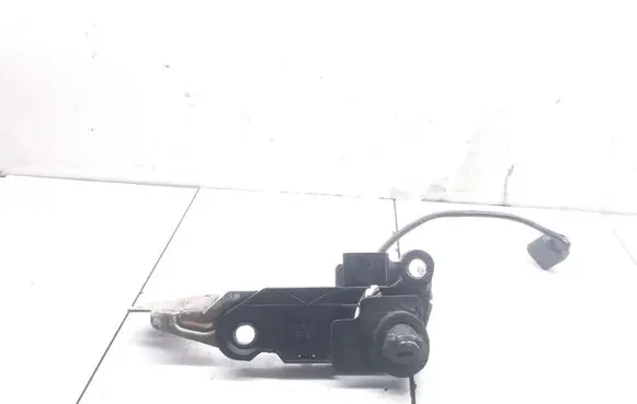 Volkswagen PASSAT B5 Tailgate exterior lock 3B9827297A