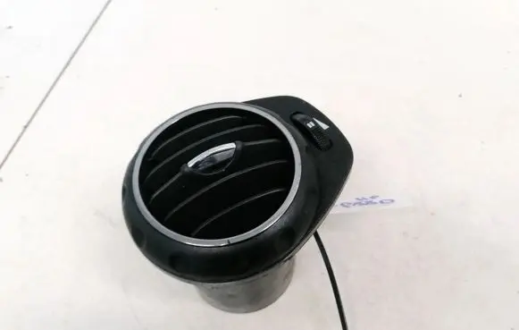 Alfa Romeo 147 Dash center air vent grill