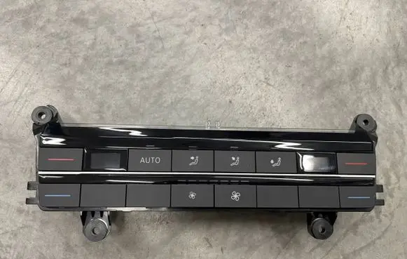 Volkswagen Touareg III Climate control unit