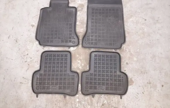 Mercedes-Benz C W204 Car floor mat set 2046804948 2046841303
