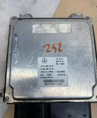 Mercedes-Benz C W204 Engine control unit/module A6519007500 A0064461540