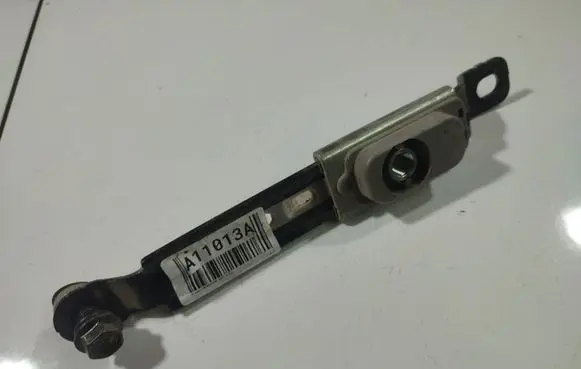 Nissan Pathfinder R51 Seat belt adjustment rail 