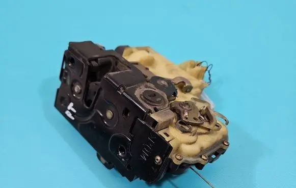 Skoda Superb B5 (3U) Rear door lock 3B4839016M IMPRK1458916