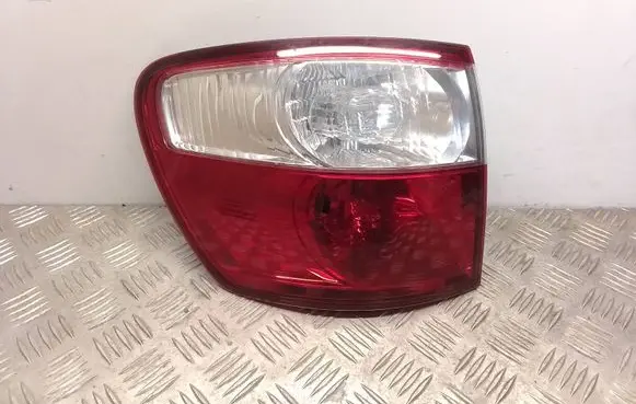 Toyota Avensis Verso Rear/tail lights