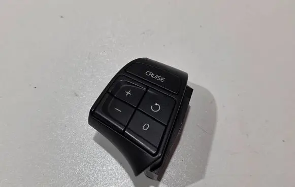 Volvo C30 Steering wheel buttons/switches 31313949