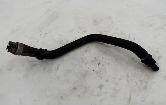 Engine coolant pipe/hose