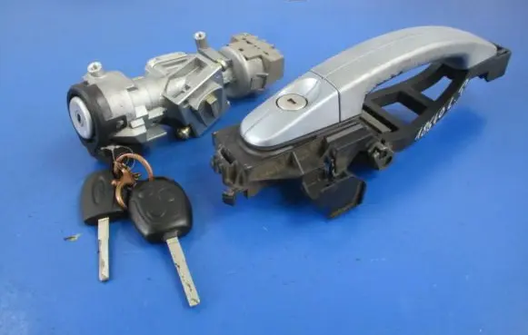 Ford Focus C-MAX Ignition lock 3M51-3F880-AA