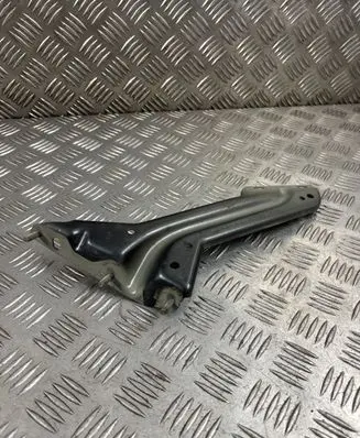 Audi Q5 SQ5 8R Fender mounting bracket 8R0821136