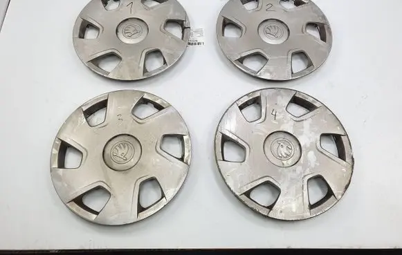 Skoda Rapid (NH) R15 wheel hub/cap/trim 5JA601147A4SZT.