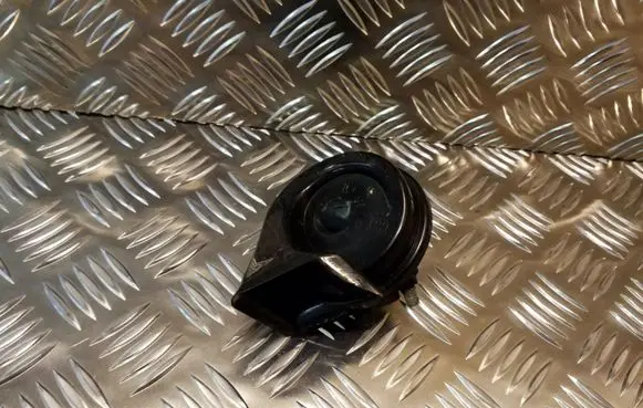 Mercedes-Benz A W169 Horn signal 3881157