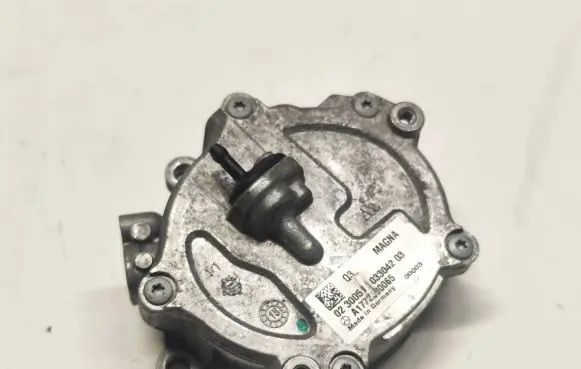 Mercedes-Benz C AMG W205 Vacuum pump A1772300065 0230051 03304203