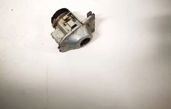 Volvo V50 Front door lock (next to the handle) 8679169