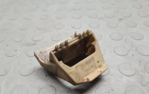 BMW 5 E39 Radiator mount bracket 2247894