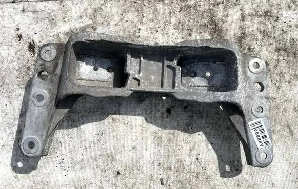 BMW 6 E63 E64 Engine mount bracket 2231676461702 15934612