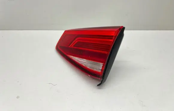 Volkswagen PASSAT B8 Tailgate rear/tail lights 195296