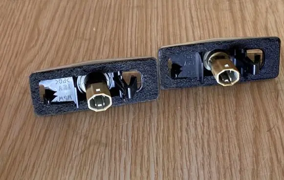 Toyota RAV 4 (XA40) Number plate light