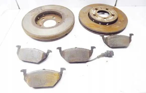 Volkswagen Polo IV 9N3 Front brake disc