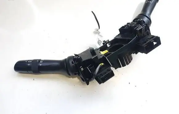 Toyota Avensis T270 Wiper turn signal indicator stalk/switch 173832