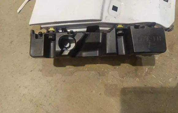 Hyundai Kona I Front bumper mounting bracket 