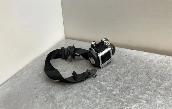 BMW 5 F10 F11 Front seatbelt 618120800 010R0000