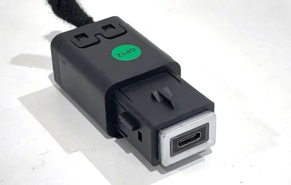 Peugeot 308 SW USB socket connector 98313506VV