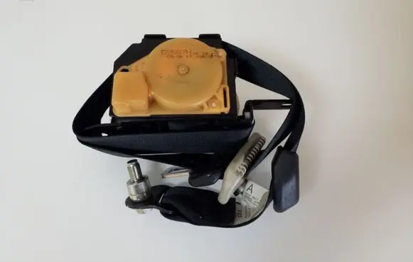 Mazda CX-7 Front seatbelt C9587N