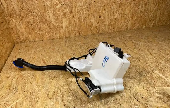 Windshield washer fluid reservoir/tank