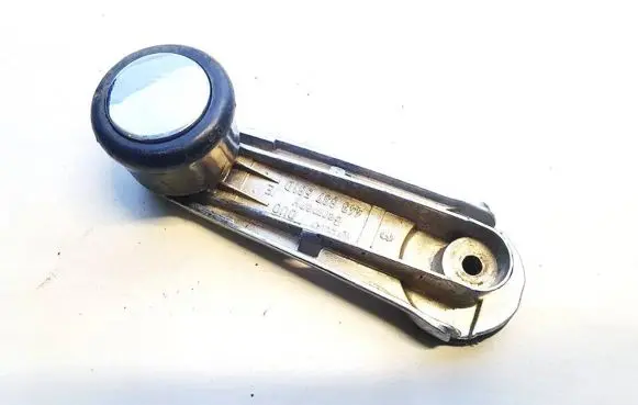 Volkswagen PASSAT B5 Front door window winding handle 443837581d