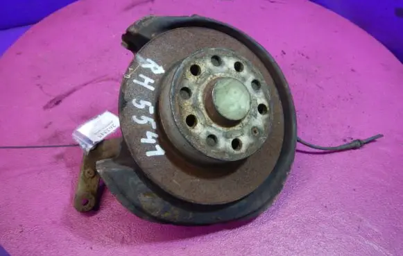 Rear wheel hub spindle/knuckle