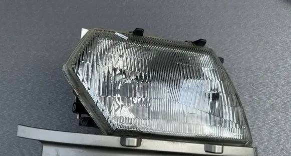 Nissan Patrol Y61 Headlight/headlamp 26010VB526 26015VB505