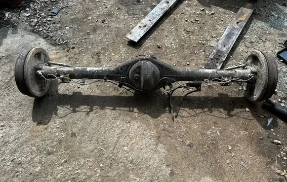 Toyota Hilux (AN10, AN20, AN30) Rear axle beam