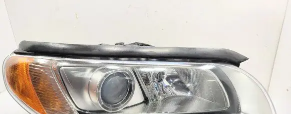 Volvo XC70 Headlight/headlamp 31214348